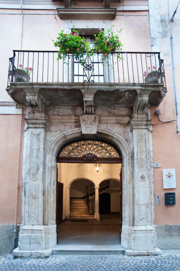 Palazzo Salini - Appartamento Familiare Sulmona Exterior photo
